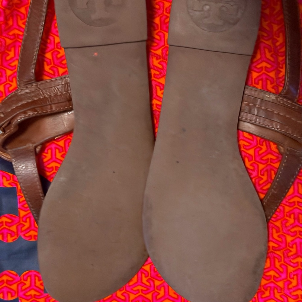 Tory Burch Brown Leather Miller Thong Sandals with Silver Logo Medallion - Picture 3 of 3